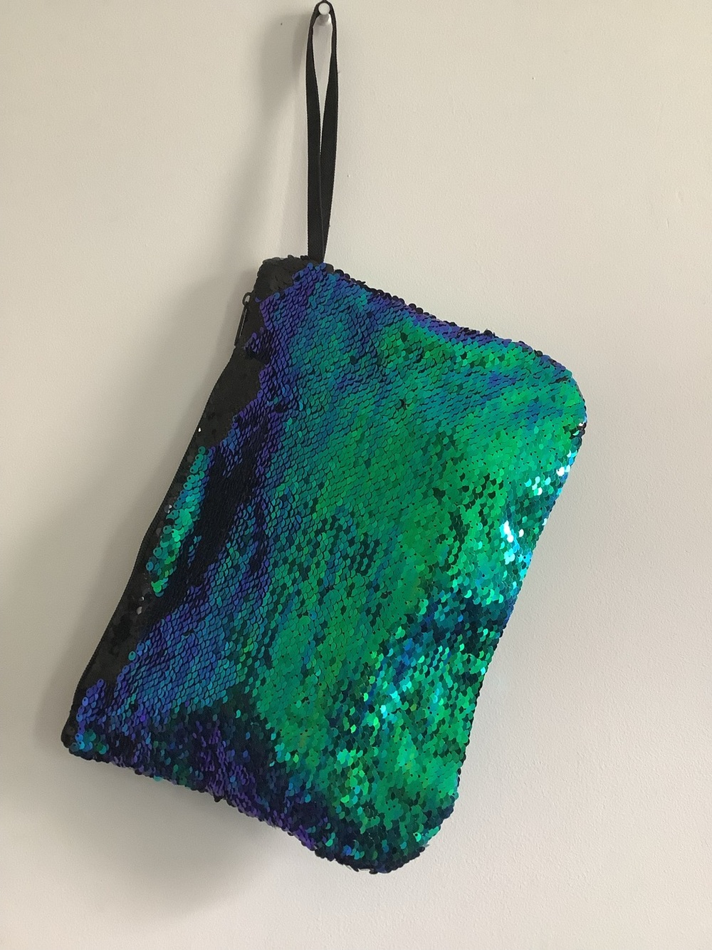 Morgan Home Iridescent Sequin Wristlet Pouch Bag Green Blue Color Shift Clutch